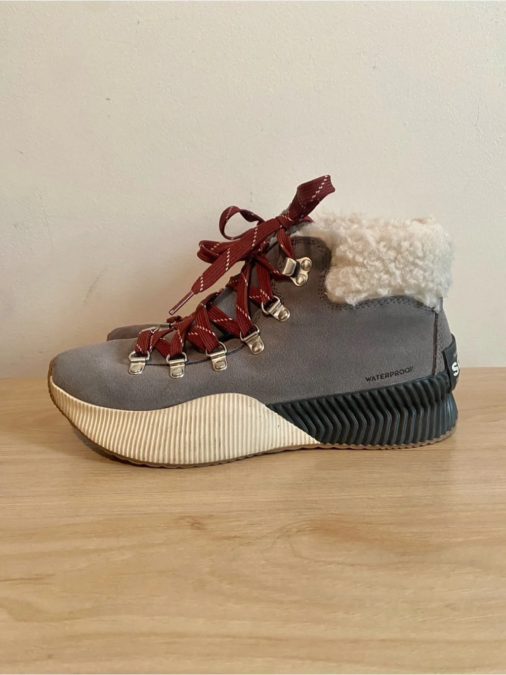 Sorel Gray Suede Waterproof Shearling-Trim Lace-Up Boots with Burgundy Laces 7.5